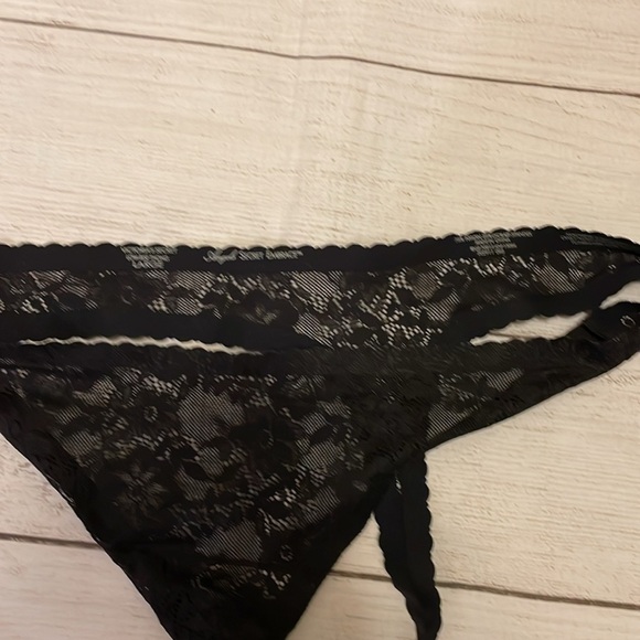 VS Angel Secret Embrace thong panty - Picture 4 of 6